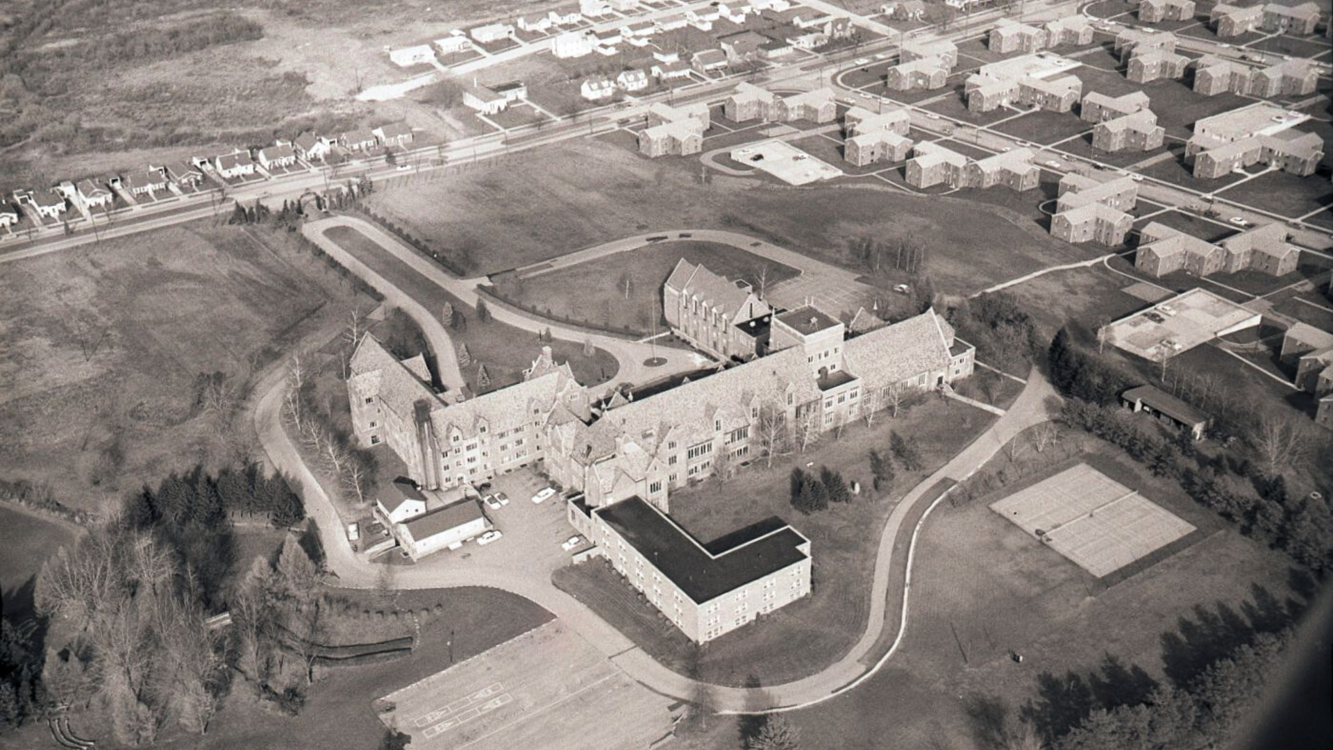 an arial photo of  51ƵCollege in the 1930s