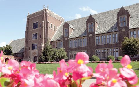 Wide shot of the Old Main building on  51Ƶcampus
